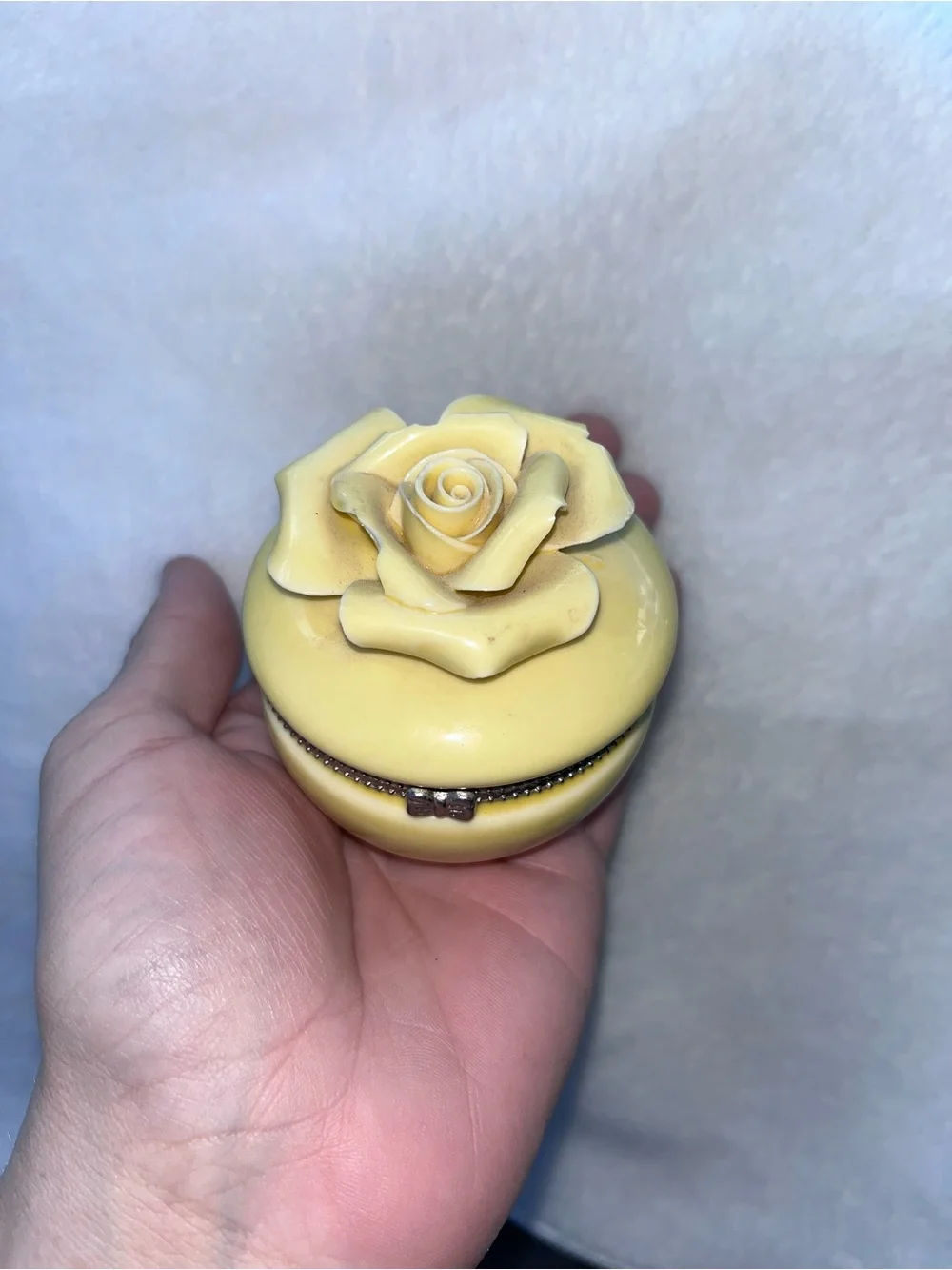 Vintage Yellow Porcelain Rose Hinged Trinket Box Bow Clasp Ring Dish